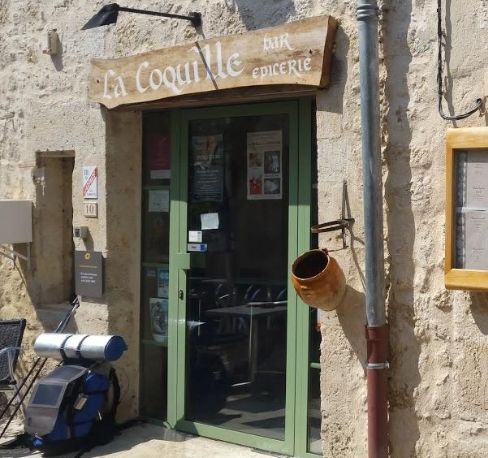 Bar épicerie du restaurant La Coquille à Saint Antoine (32)